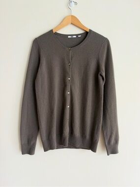 UNIQLO 100% Cashmere Crewneck Classic Cardigan Taupe
